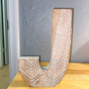 Azzure Home “J” Rustic Wood Letter Decor